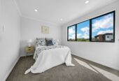 Brandnew 6 beds 5.5 baths house on 401m2 section, with 2 beds granny, 0.4 km to Mangapikopiko School, 1.4 km to Rosehill Intermediate, 1.6 km to Rosehill College, 26 Seagreen Avenue, Karaka, Auckland
