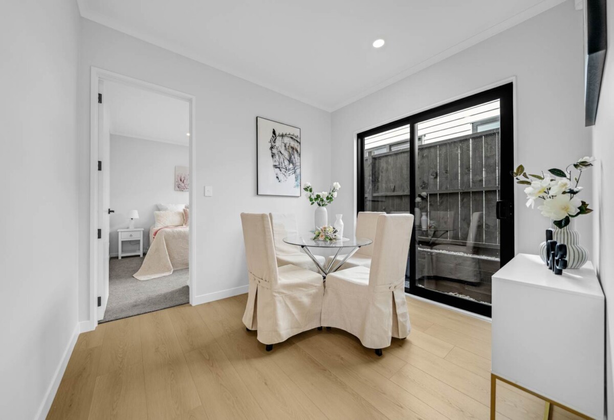 Brandnew 6 beds 5.5 baths house on 401m2 section, with 2 beds granny, 0.4 km to Mangapikopiko School, 1.4 km to Rosehill Intermediate, 1.6 km to Rosehill College, 26 Seagreen Avenue, Karaka, Auckland