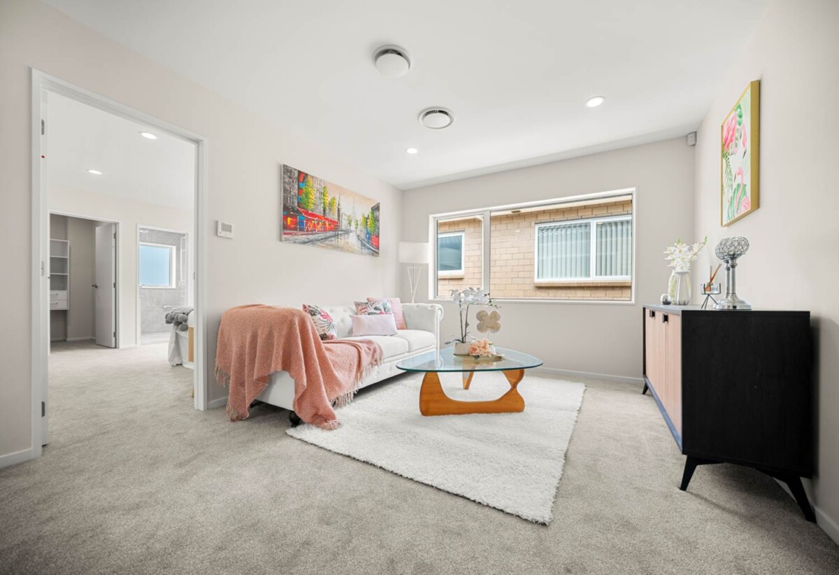 Brick and Tile 6 beds 5.5 baths house on 384m2 section, with MORE parking and 2-beds granny, close to schools, shopping centres, 9 Fong Road, Flat Bush, Auckland