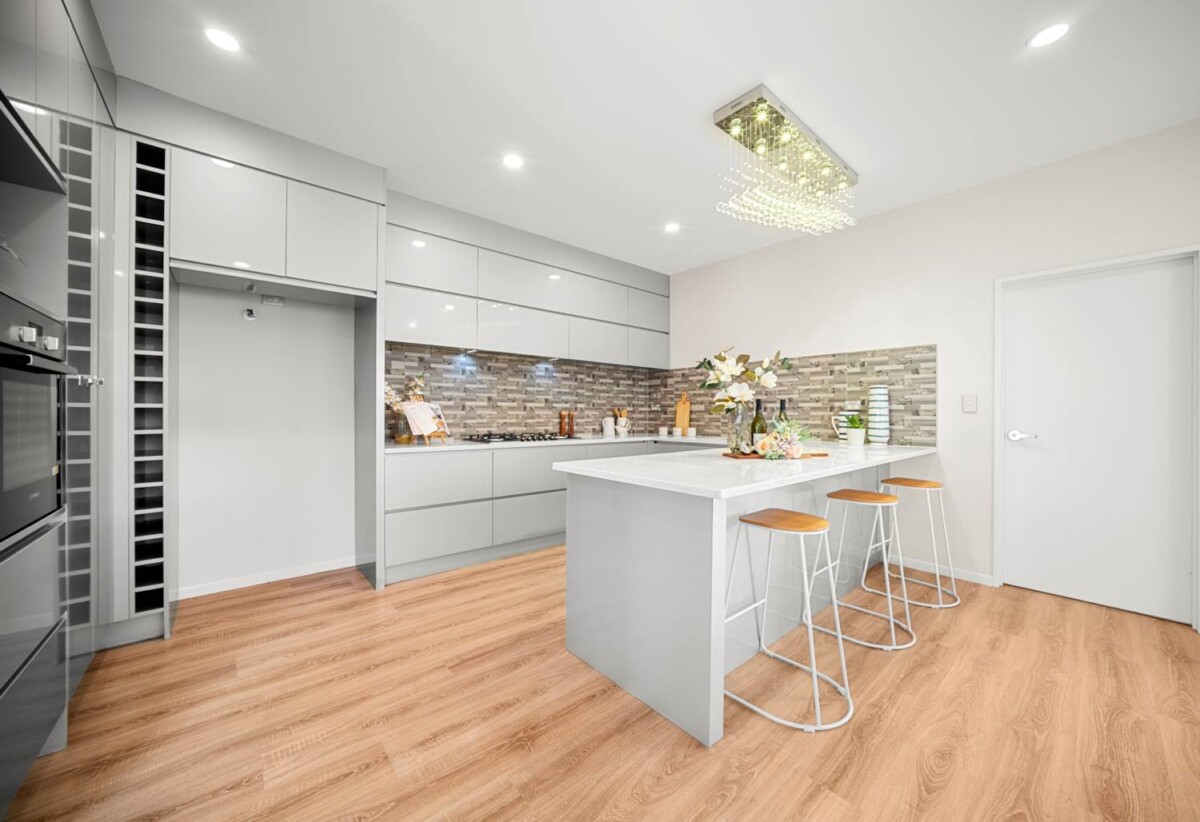 Brick and Tile 6 beds 5.5 baths house on 384m2 section, with MORE parking and 2-beds granny, close to schools, shopping centres, 9 Fong Road, Flat Bush, Auckland