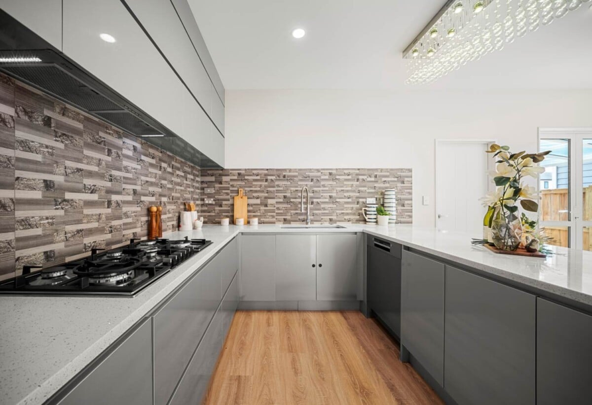 Brick and Tile 6 beds 5.5 baths house on 384m2 section, with MORE parking and 2-beds granny, close to schools, shopping centres, 9 Fong Road, Flat Bush, Auckland