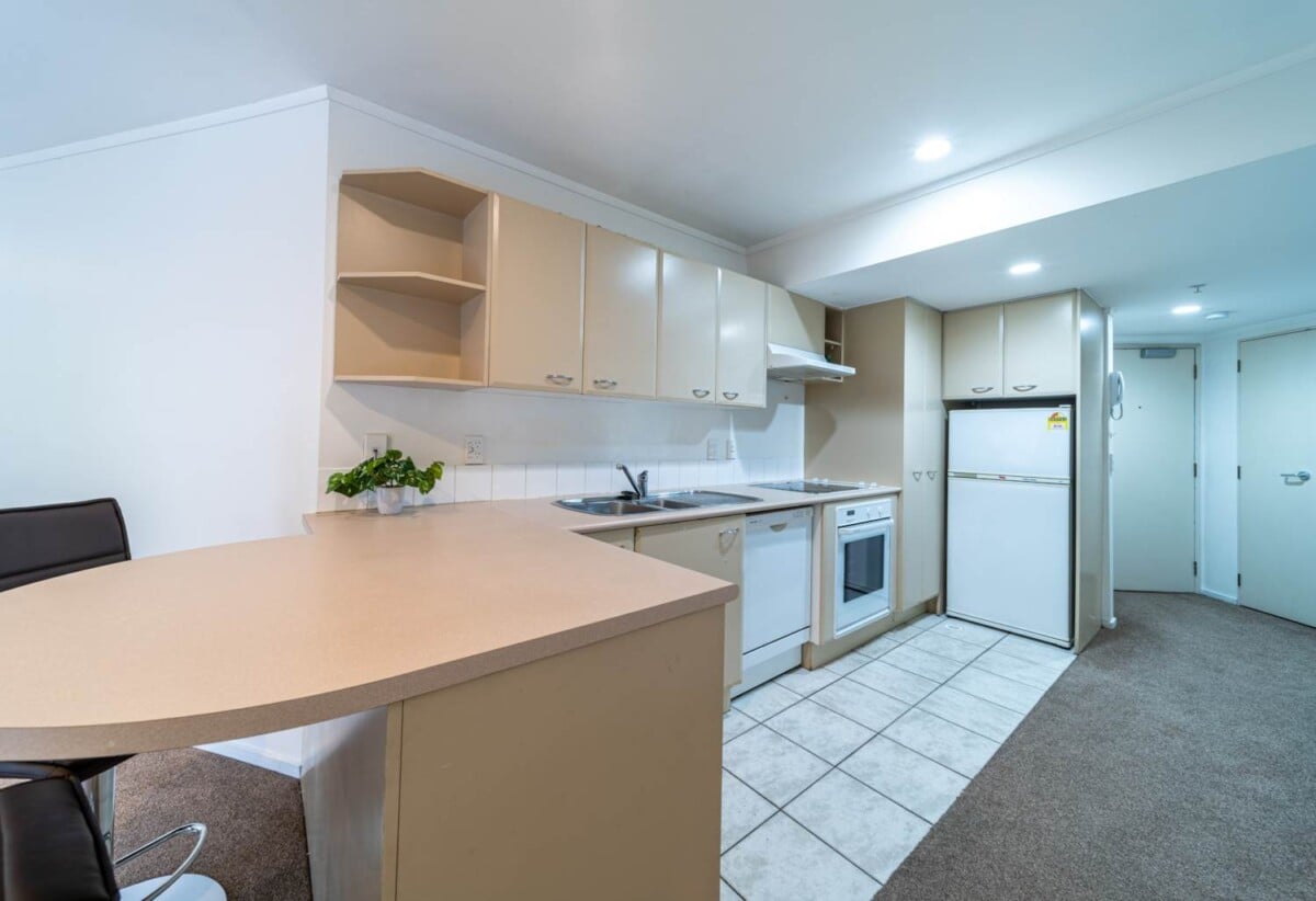 Auckland Grammar, Auckland Girls’ Grammar School zone, freehold 2 beds 1 bath apartment with 1 car park, 2A/6 Whitaker Place, Grafton, Auckland