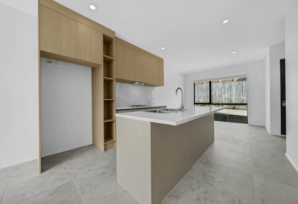 121m2 3 beds home on 164m2 section, with garage and big backyard, close to schools, shopping centres, parks, motorway access, 22B Tui Crescent, Manurewa, Auckland