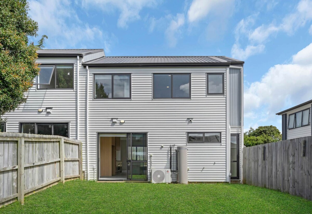 121m2 3 beds home on 164m2 section, with garage and big backyard, close to schools, shopping centres, parks, motorway access, 22B Tui Crescent, Manurewa, Auckland