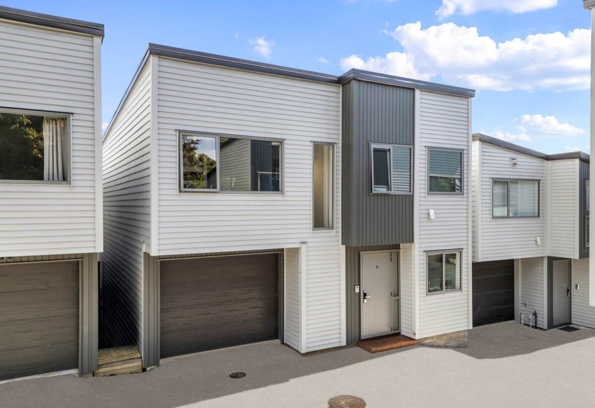 Double Westlake Zone, standalone 4 beds house with garage and backyard, close to supermarket, schools, motorway access, 6/11 Celeste Place, Totara Vale, Auckland