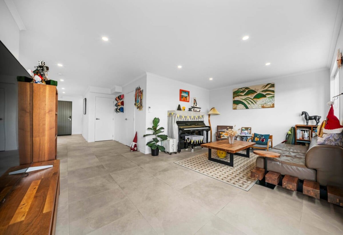 Double Westlake Zone, standalone 4 beds house with garage and backyard, close to supermarket, schools, motorway access, 6/11 Celeste Place, Totara Vale, Auckland