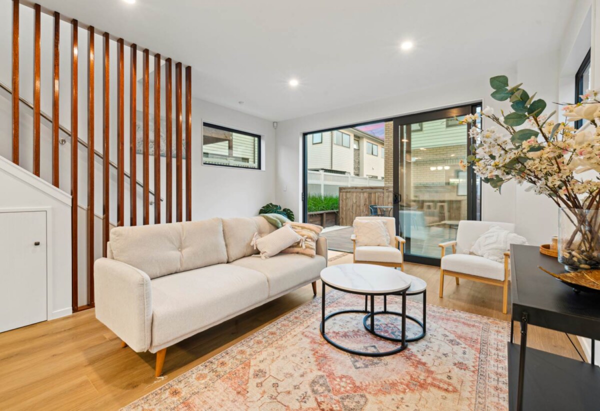 Brandnew standalone 3 beds 2 baths home with 2 car parks, Minutes to Auckland Botanic Gardens, shops, schools, motorway access, 1 km to Alfriston School and Alfriston College, 1/5 Wastney Road, Alfriston, Auckland
