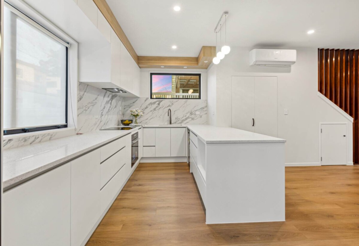 Brandnew standalone 3 beds 2 baths home with 2 car parks, Minutes to Auckland Botanic Gardens, shops, schools, motorway access, 1 km to Alfriston School and Alfriston College, 1/5 Wastney Road, Alfriston, Auckland
