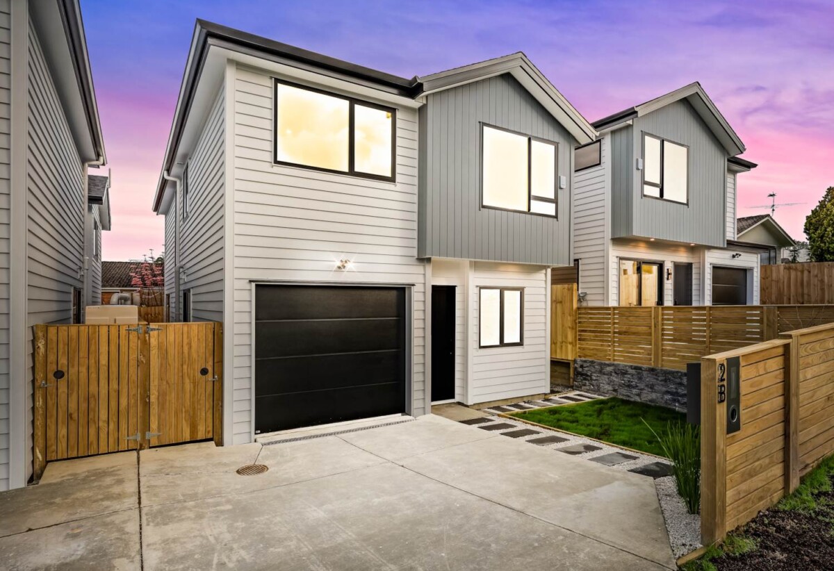 Move-in ready, 162m2 brandnew standalone 5 beds house on 213m2 section, close to schools shopping centres, motorway access, 2B Patrice Place, Massey, Auckland