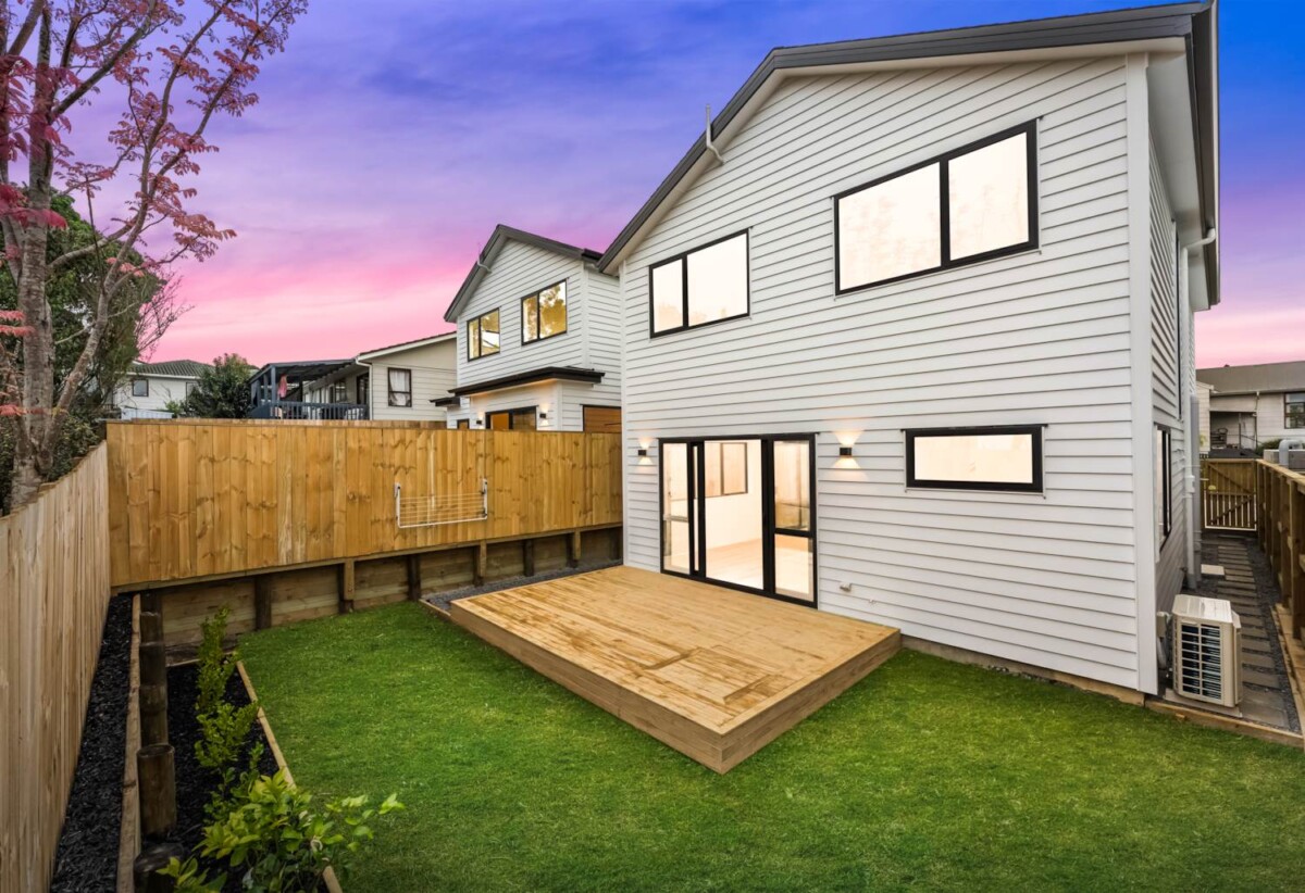 Move-in ready, 162m2 brandnew standalone 5 beds house on 213m2 section, close to schools shopping centres, motorway access, 2B Patrice Place, Massey, Auckland