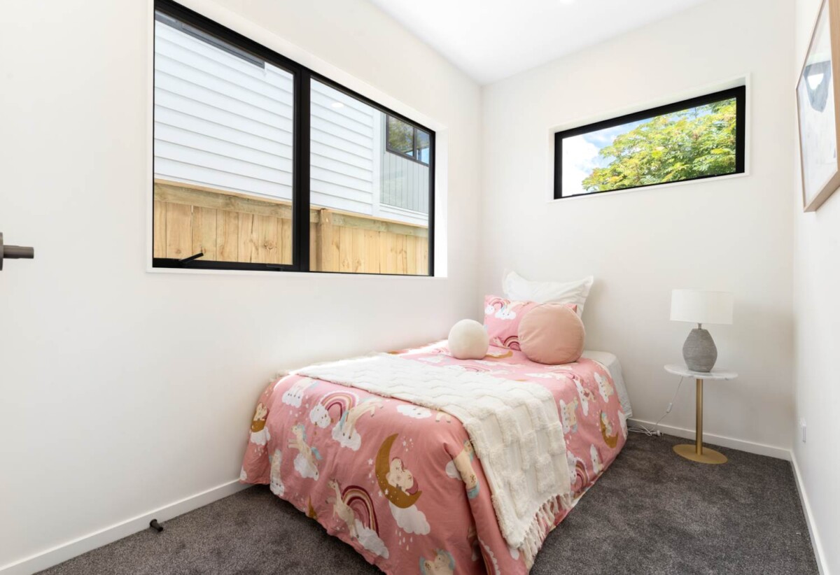 Move-in ready, 162m2 brandnew standalone 5 beds house on 213m2 section, close to schools shopping centres, motorway access, 2B Patrice Place, Massey, Auckland