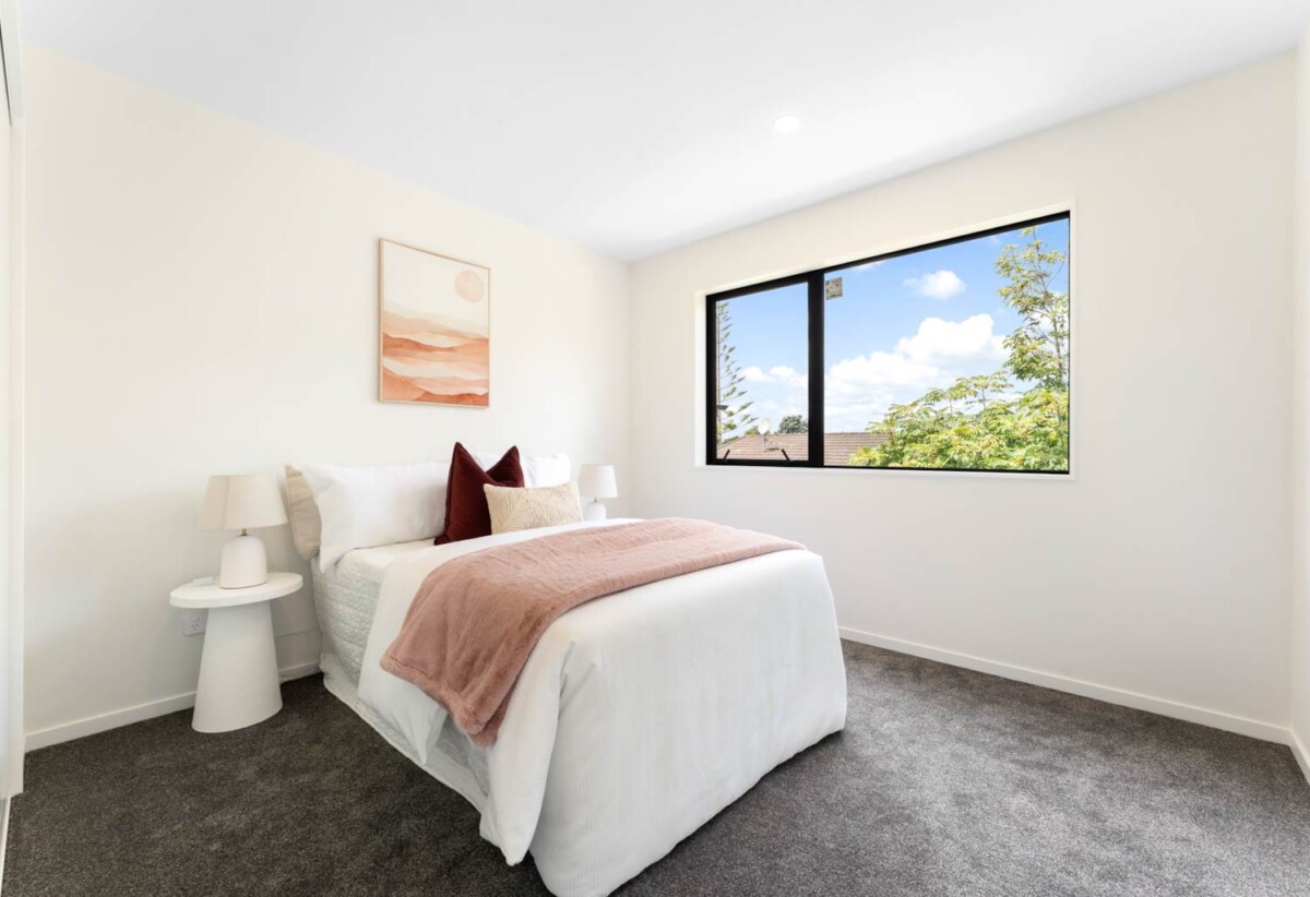 Move-in ready, 162m2 brandnew standalone 5 beds house on 213m2 section, close to schools shopping centres, motorway access, 2B Patrice Place, Massey, Auckland