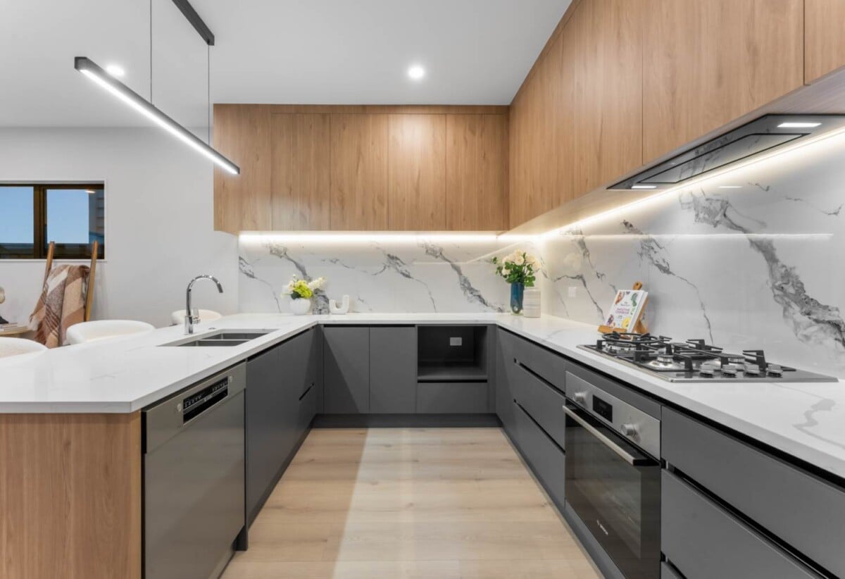 Move-in ready, brandnew standalone 4 beds house, close to schools shopping centres, motorway access, 2A Patrice Place, Massey, Auckland