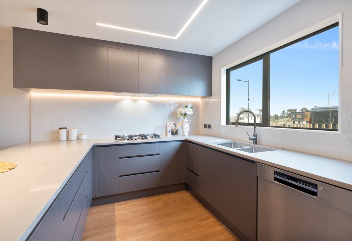 10 Years Master Build, brandnew 5 bed 3.5 baths house with garage and 2 ensuites, 0.4 km to Mangapikopiko School, 1.4 km to Rosehill Intermediate, 1.6 km to Rosehill College, 19 Taipahitini Road, Karaka, Auckland