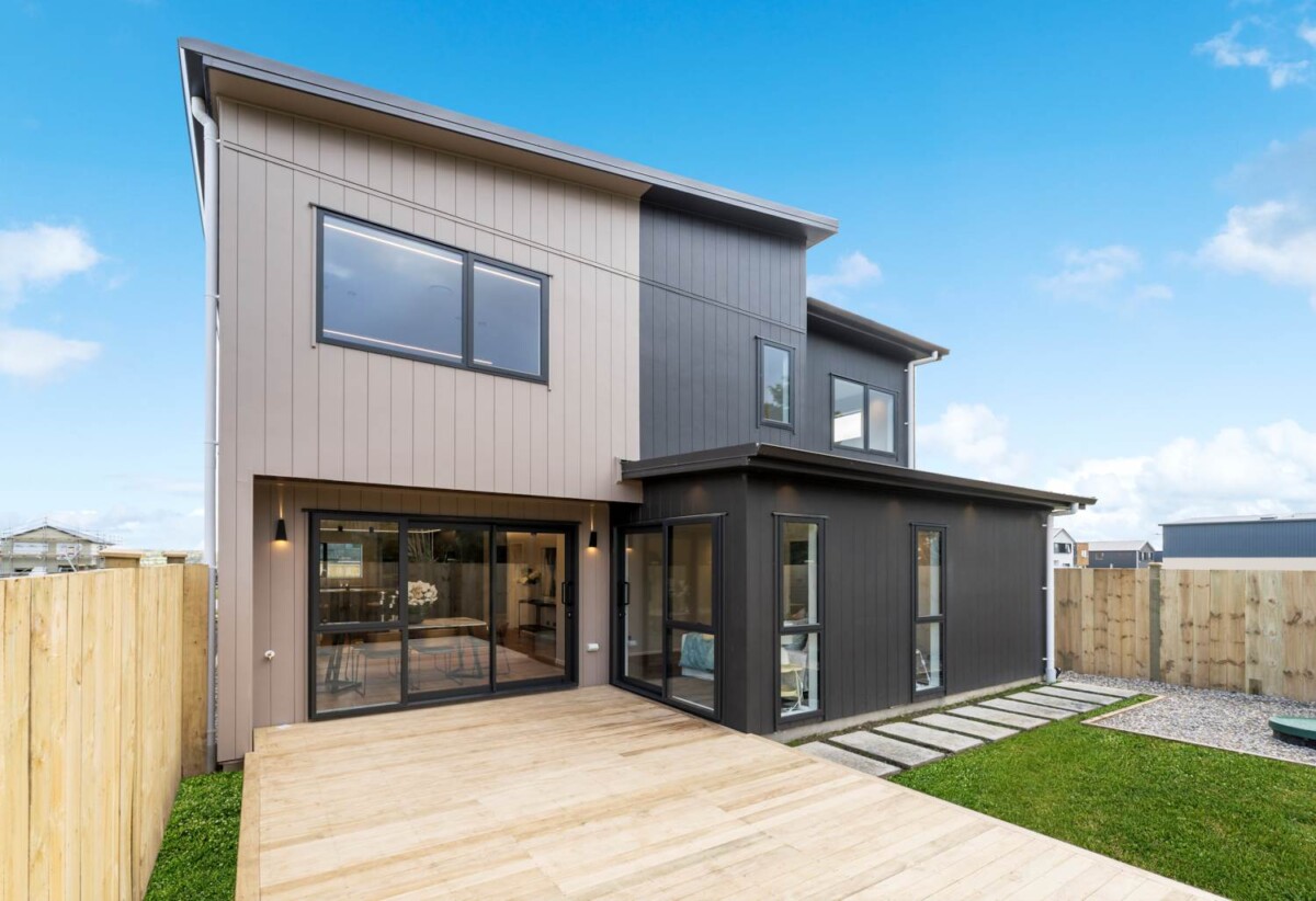 10 Years Master Build, brandnew 5 bed 3.5 baths house with garage and 2 ensuites, 0.4 km to Mangapikopiko School, 1.4 km to Rosehill Intermediate, 1.6 km to Rosehill College, 19 Taipahitini Road, Karaka, Auckland
