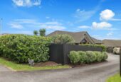 Move-in ready, brick and tile 3 beds 1.5 baths house on 323m2 section, 0.7 km to Pakuranga College, 0.9 km to Macleans Primary School, 1.1 km to Bucklands Beach Intermediate, 197 Gills Road, Half Moon Bay, Auckland