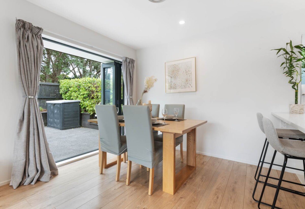 Move-in ready, brick and tile 3 beds 1.5 baths house on 323m2 section, 0.7 km to Pakuranga College, 0.9 km to Macleans Primary School, 1.1 km to Bucklands Beach Intermediate, 197 Gills Road, Half Moon Bay, Auckland