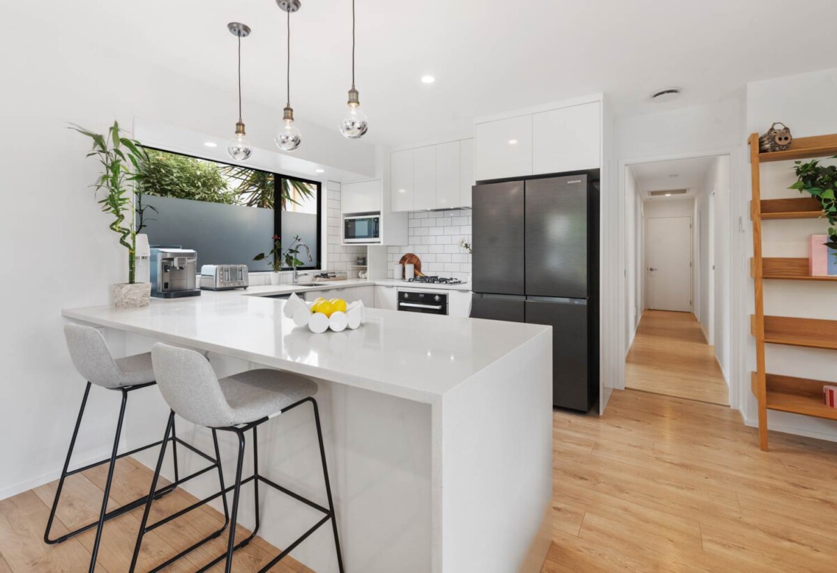 Move-in ready, brick and tile 3 beds 1.5 baths house on 323m2 section, 0.7 km to Pakuranga College, 0.9 km to Macleans Primary School, 1.1 km to Bucklands Beach Intermediate, 197 Gills Road, Half Moon Bay, Auckland