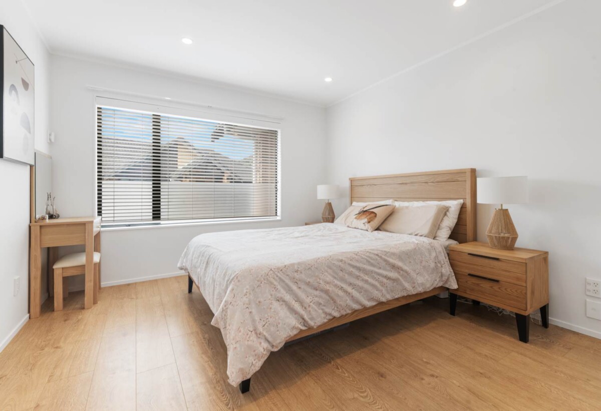 Move-in ready, brick and tile 3 beds 1.5 baths house on 323m2 section, 0.7 km to Pakuranga College, 0.9 km to Macleans Primary School, 1.1 km to Bucklands Beach Intermediate, 197 Gills Road, Half Moon Bay, Auckland