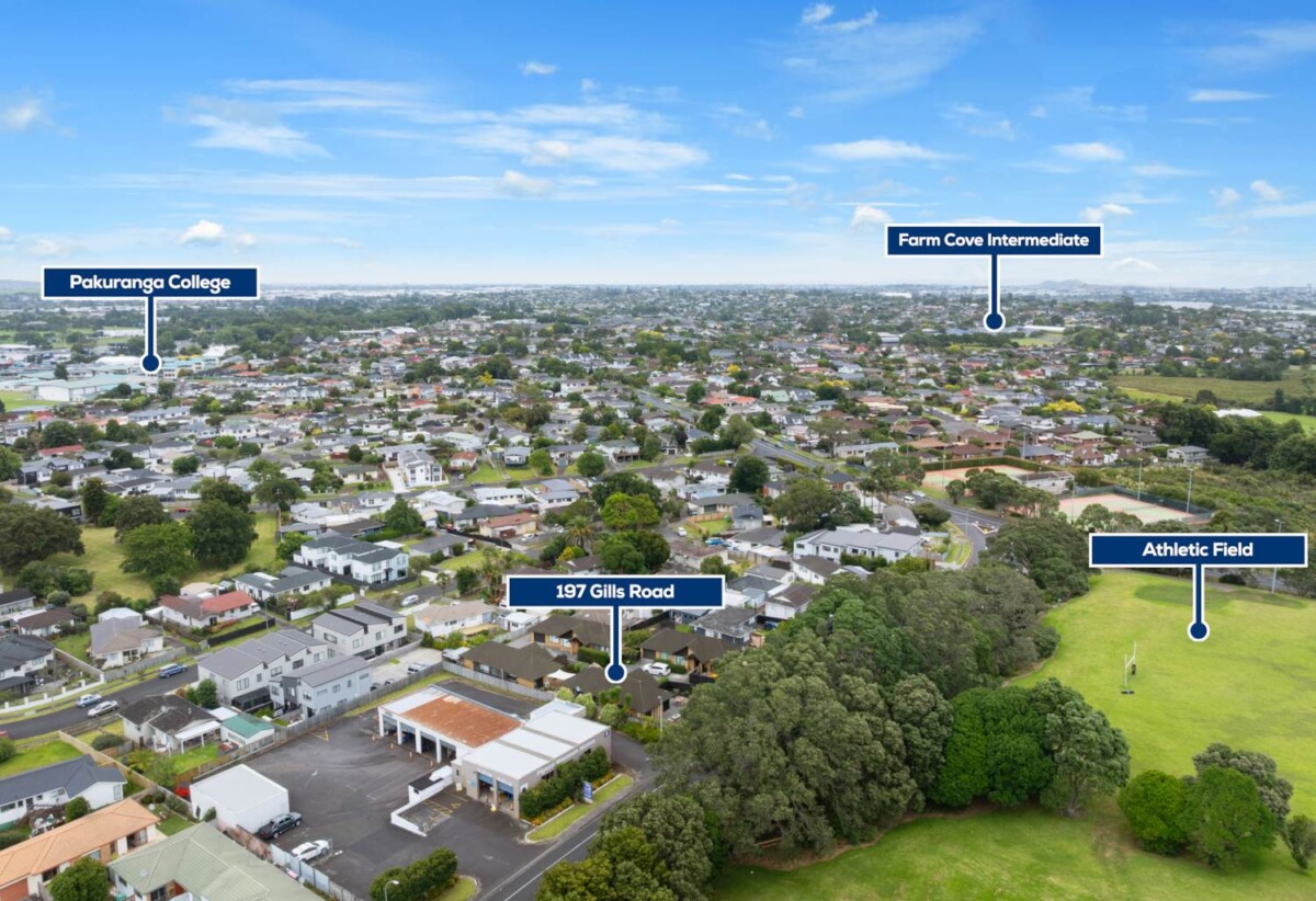 Move-in ready, brick and tile 3 beds 1.5 baths house on 323m2 section, 0.7 km to Pakuranga College, 0.9 km to Macleans Primary School, 1.1 km to Bucklands Beach Intermediate, 197 Gills Road, Half Moon Bay, Auckland
