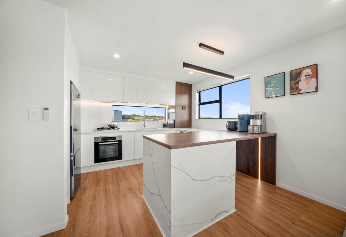 Albany school zone, 5 beds 3 baths house with double garage and 2 beds granny, minutes to Albany mall, motorway access, 0.5 km to Upper Harbour Primary School, 1B Lemon Grove Lane, Greenhithe, Auckland