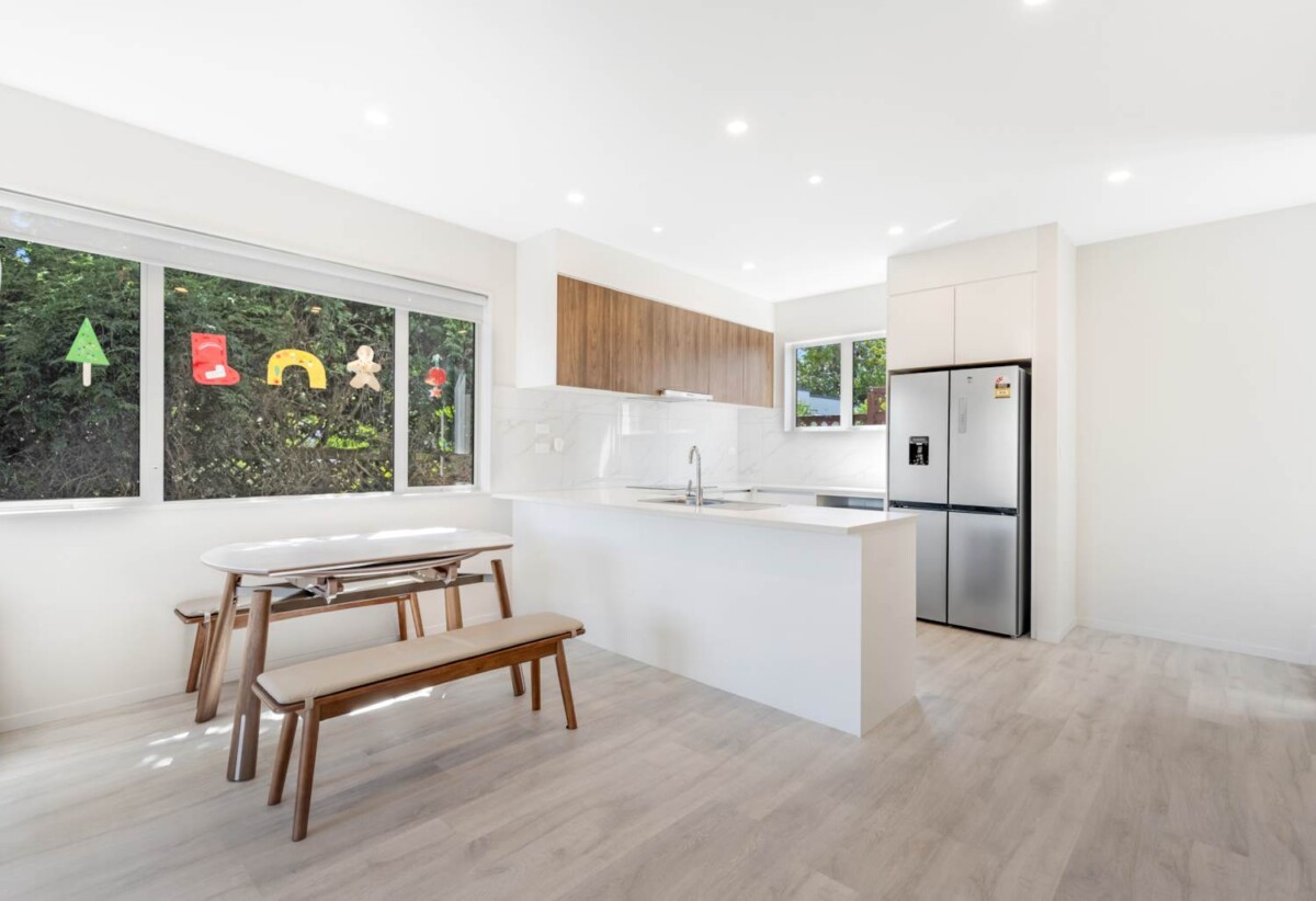 Standalone 3 beds 2.5 baths home with garage, close to schools, local Pak`nSave, cafes, trains, bus routes, and easy motorway access, 28E Ennismore Road, Mt Albert, Auckland