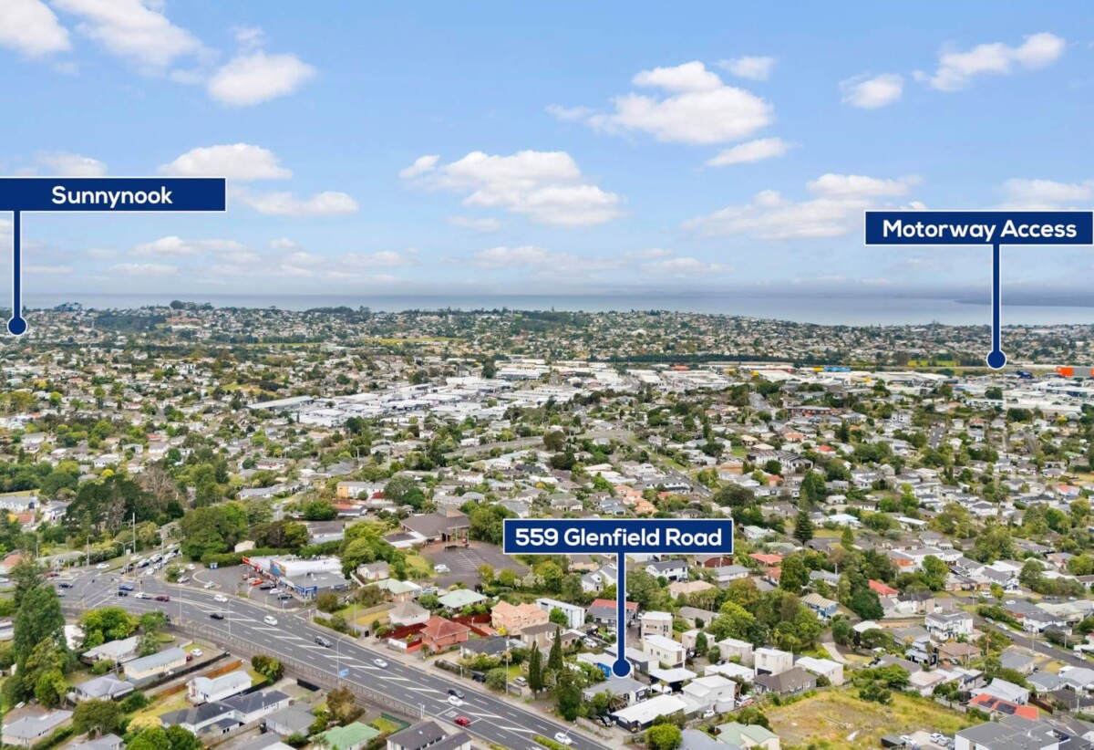 Freehold standalone 4 beds house on 428m² section, close to schools, Glenfield shopping centre, shops, 559 Glenfield Road, Glenfield, Auckland