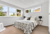 Freehold standalone 4 beds house on 428m² section, close to schools, Glenfield shopping centre, shops, 559 Glenfield Road, Glenfield, Auckland