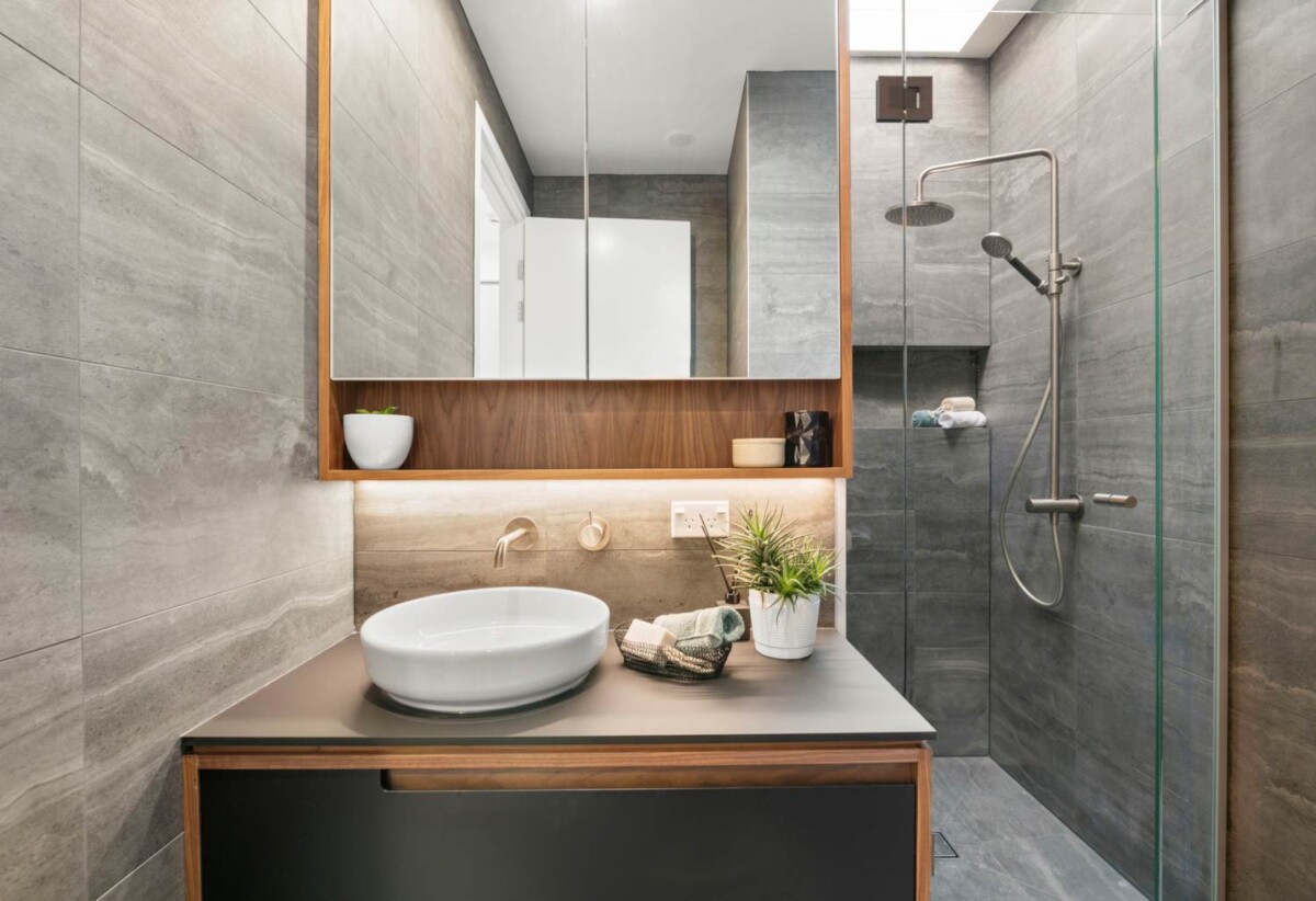 2 beds 2 baths apartment with a big office and double garage, Underfloor heating in both bathrooms , walks to Browns Bay Beach, shops, schools, 05 km to Browns Bay School, 503/32 Anzac Road, Browns Bay, Auckland