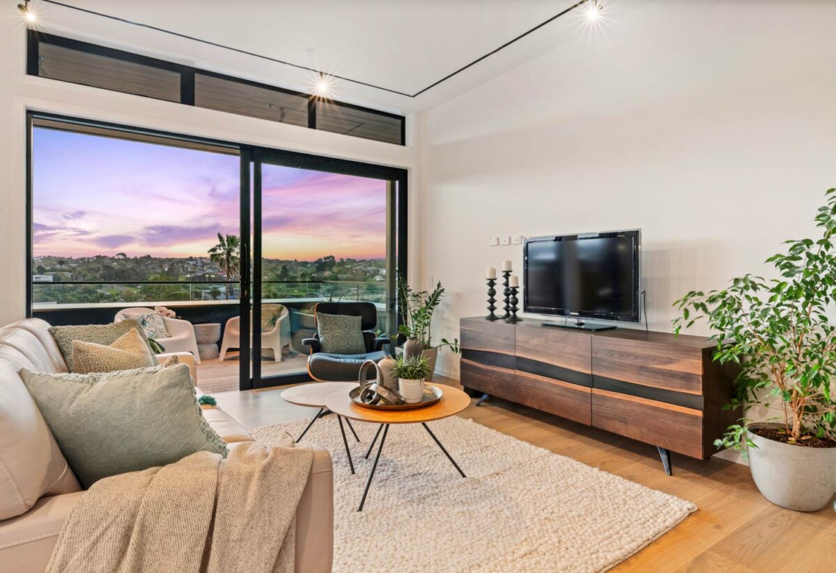 2 beds 2 baths apartment with a big office and double garage, Underfloor heating in both bathrooms , walks to Browns Bay Beach, shops, schools, 05 km to Browns Bay School, 503/32 Anzac Road, Browns Bay, Auckland