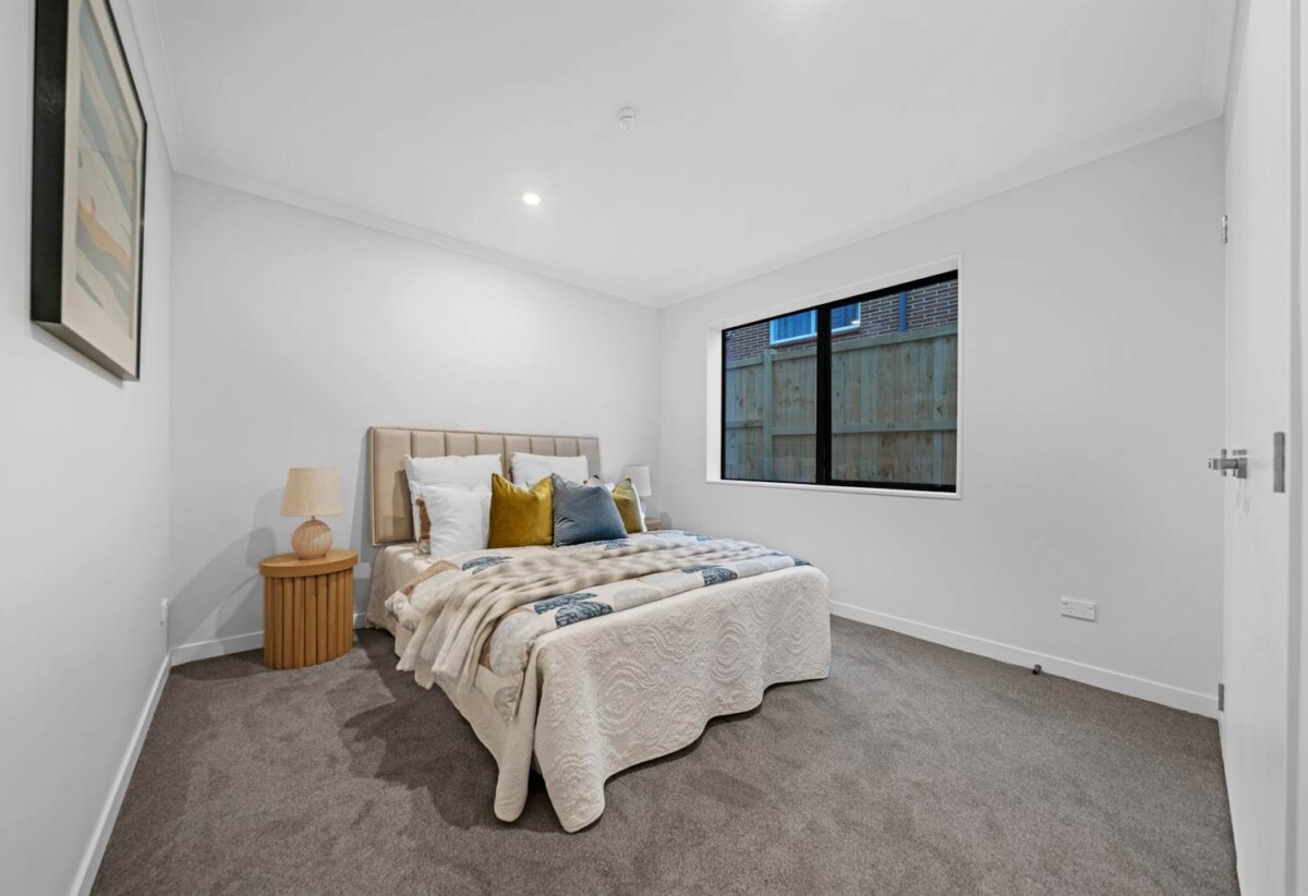 310m2 freehold standalone 7 beds 5.5 baths house on 306m2 section, with 2 beds granny, 1 main kitchen + 2 kitchenettes, minutes to schools, shopping centres, 66C Angelo Avenue, Howick, Auckland