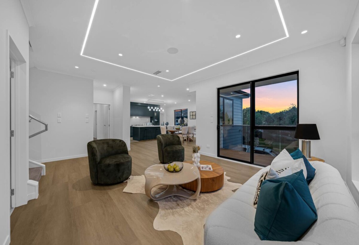 310m2 freehold standalone 7 beds 5.5 baths house on 306m2 section, with 2 beds granny, 1 main kitchen + 2 kitchenettes, minutes to schools, shopping centres, 66C Angelo Avenue, Howick, Auckland