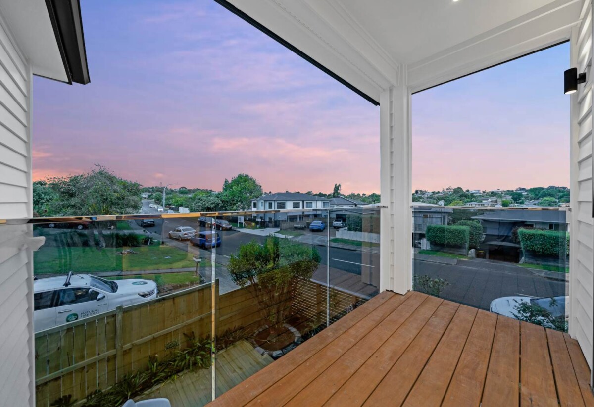 310m2 freehold standalone 7 beds 5.5 baths house on 306m2 section, with 2 beds granny, 1 main kitchen + 2 kitchenettes, minutes to schools, shopping centres, 66C Angelo Avenue, Howick, Auckland