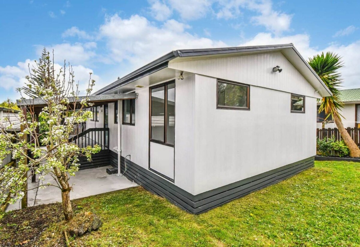 Recently renovated 3 beds house, move-in ready, Alfriston College and Randwick Park School zone, close to town centres, Auckland Botanic Gardens, Motorway access, 2/10 Nearco Street, Randwick Park, Auckland