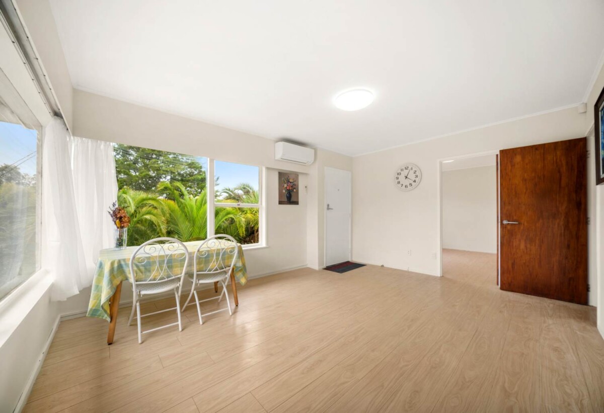 One Title, Double Income, moeve-in ready, Brick and tile two separate 2-beds 1 bath 1 garage dwellings on 675m2 section, walks to Glenfield Mall, schools, 49 Peach Road, Glenfield, Auckland