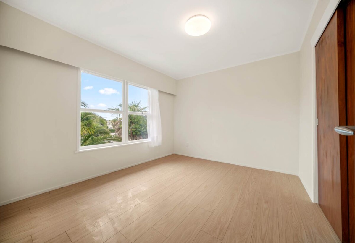 One Title, Double Income, moeve-in ready, Brick and tile two separate 2-beds 1 bath 1 garage dwellings on 675m2 section, walks to Glenfield Mall, schools, 49 Peach Road, Glenfield, Auckland