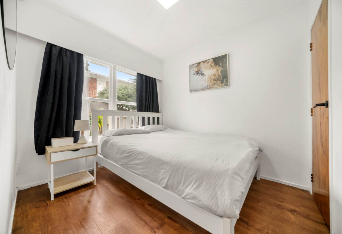 One Title, Double Income, moeve-in ready, Brick and tile two separate 2-beds 1 bath 1 garage dwellings on 675m2 section, walks to Glenfield Mall, schools, 49 Peach Road, Glenfield, Auckland