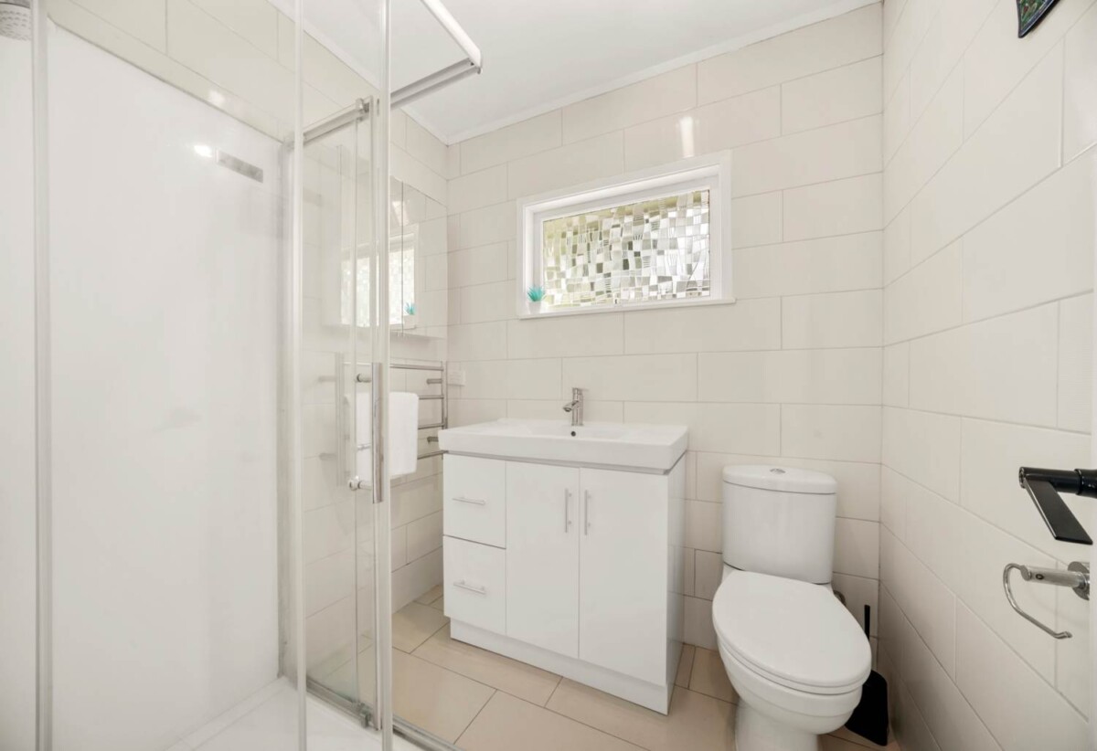 One Title, Double Income, moeve-in ready, Brick and tile two separate 2-beds 1 bath 1 garage dwellings on 675m2 section, walks to Glenfield Mall, schools, 49 Peach Road, Glenfield, Auckland