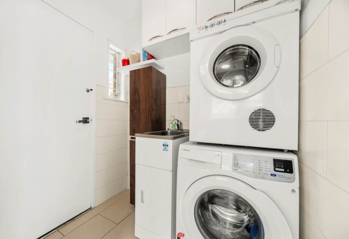 One Title, Double Income, moeve-in ready, Brick and tile two separate 2-beds 1 bath 1 garage dwellings on 675m2 section, walks to Glenfield Mall, schools, 49 Peach Road, Glenfield, Auckland