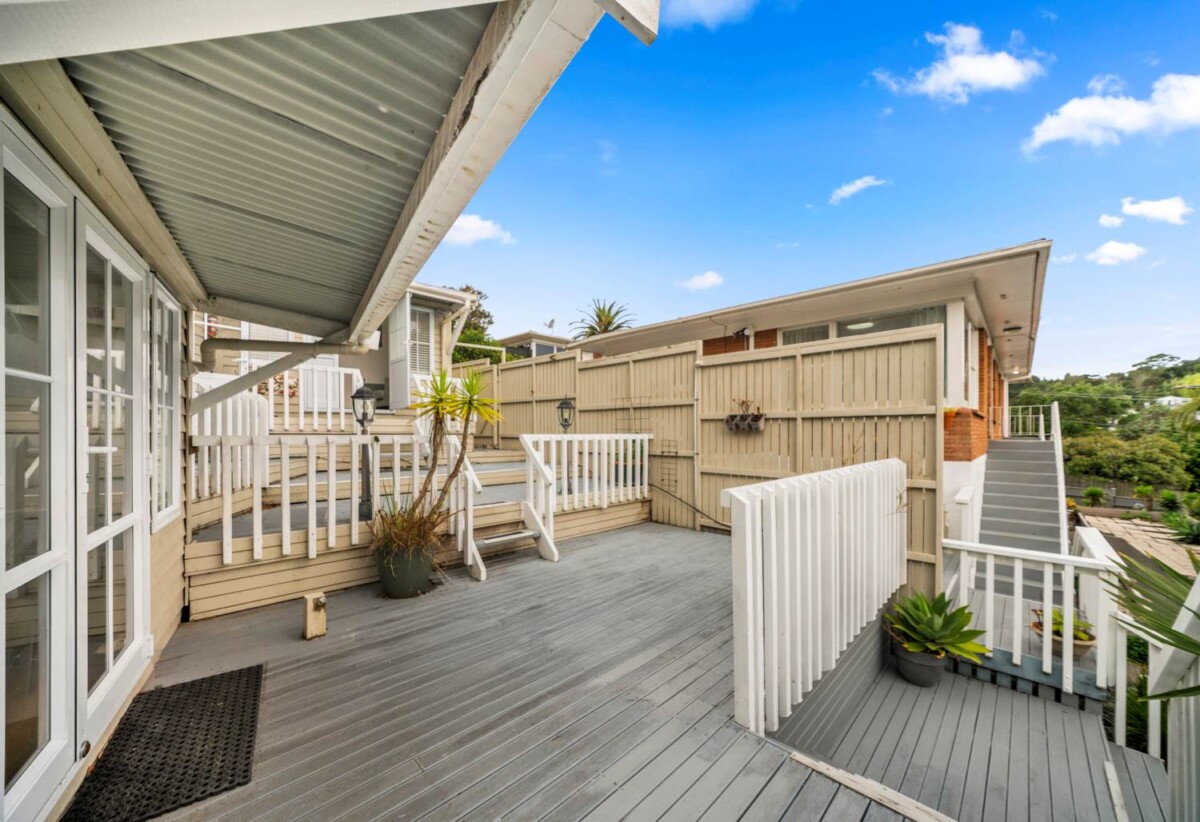One Title, Double Income, moeve-in ready, Brick and tile two separate 2-beds 1 bath 1 garage dwellings on 675m2 section, walks to Glenfield Mall, schools, 49 Peach Road, Glenfield, Auckland