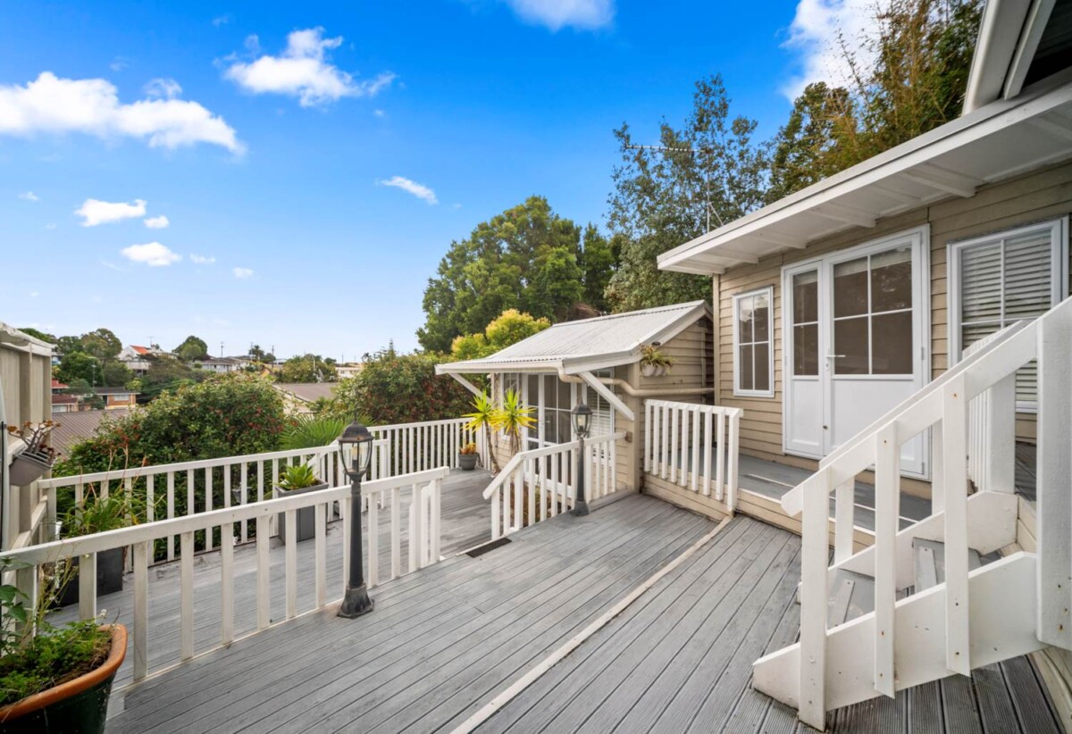 One Title, Double Income, moeve-in ready, Brick and tile two separate 2-beds 1 bath 1 garage dwellings on 675m2 section, walks to Glenfield Mall, schools, 49 Peach Road, Glenfield, Auckland