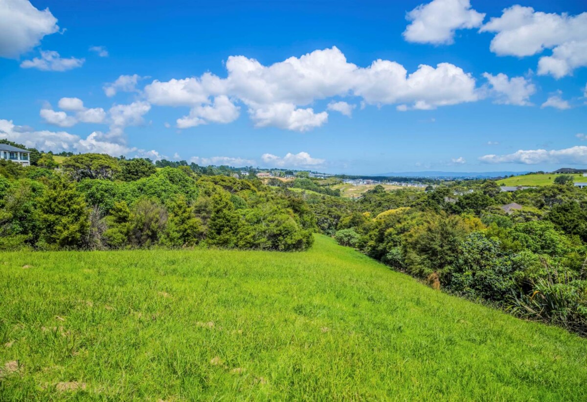7246m2 lifestyle section with Panoramic Views, town water supply and sewage already available, 1.9 km to Mission Heights Junior College, 2.6 km ro Ormiston Senior College, 884 Redoubt Road, Flat Bush, Auckland