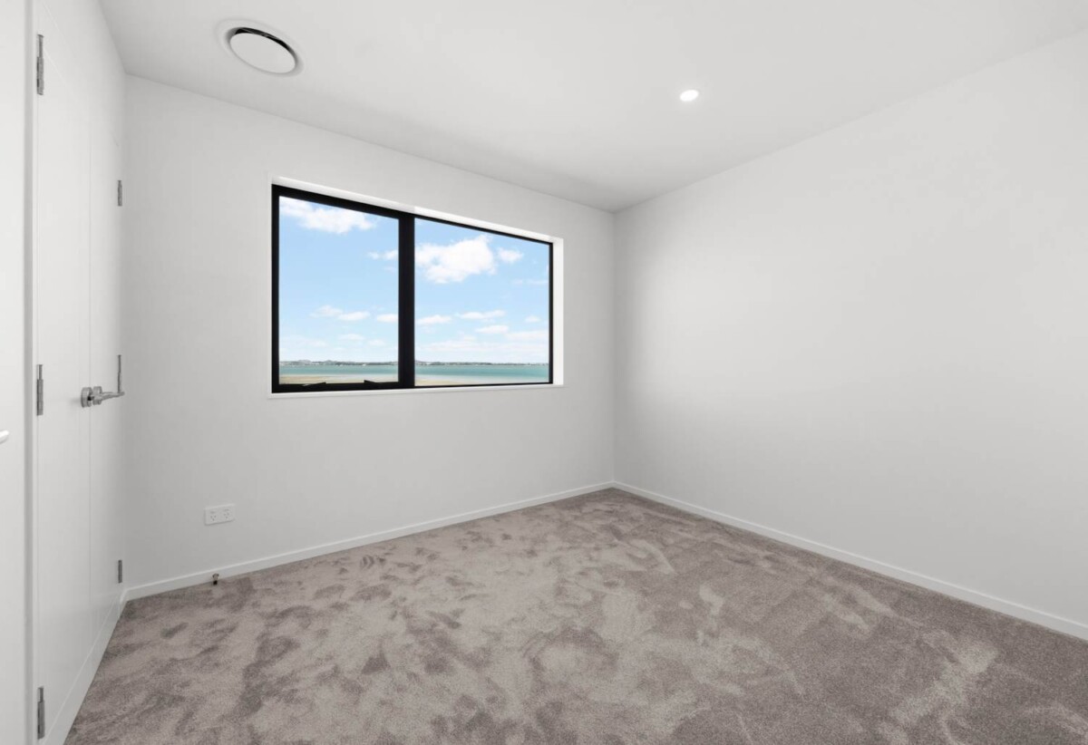 More-in ready, brandnew 4 beds house on 190m2 section, 0.5 km to Scott Point Primary School, 1.6 km to Hobsonville Point Secondary School, 74 Picnic Point Road, Hobsonville, Auckland