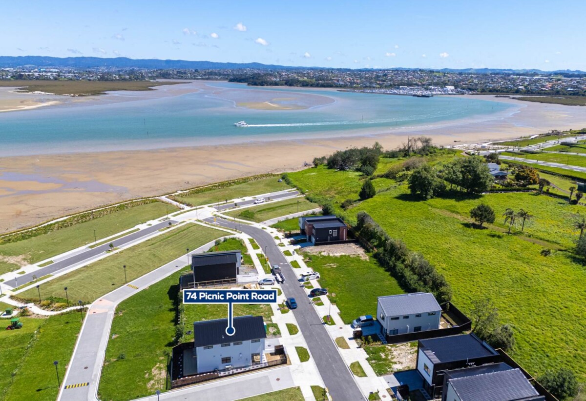 More-in ready, brandnew 4 beds house on 190m2 section, 0.5 km to Scott Point Primary School, 1.6 km to Hobsonville Point Secondary School, 74 Picnic Point Road, Hobsonville, Auckland