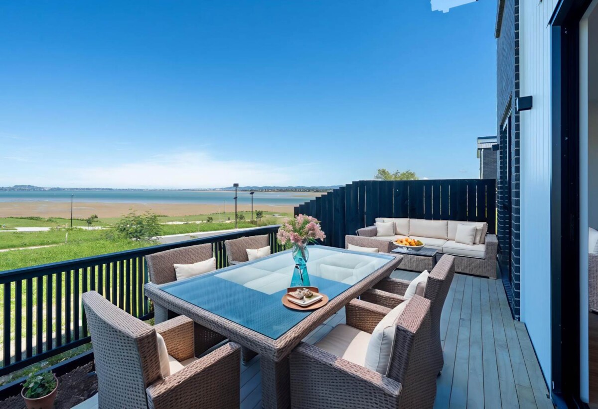 More-in ready, brandnew 4 beds house on 190m2 section, 0.5 km to Scott Point Primary School, 1.6 km to Hobsonville Point Secondary School, 74 Picnic Point Road, Hobsonville, Auckland