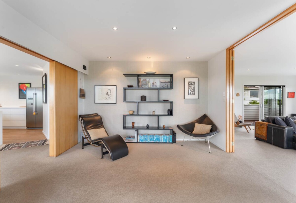 180 degrees sea views, 310m2 4 beds 3 baths house on 750m2 section, a high-stud, oversized rumpus room, a covered built-in spa, new solid weatherboard cladding, new double-glazed windows, and new CCC, 1 km to Hobsonville School, 29 Oakpark Place, West Harbour, Auckland