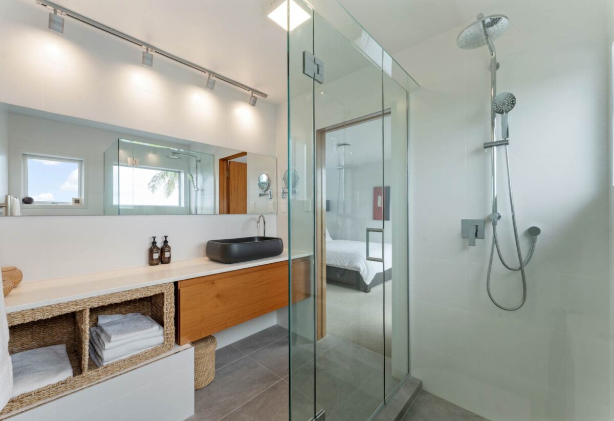 180 degrees sea views, 310m2 4 beds 3 baths house on 750m2 section, a high-stud, oversized rumpus room, a covered built-in spa, new solid weatherboard cladding, new double-glazed windows, and new CCC, 1 km to Hobsonville School, 29 Oakpark Place, West Harbour, Auckland