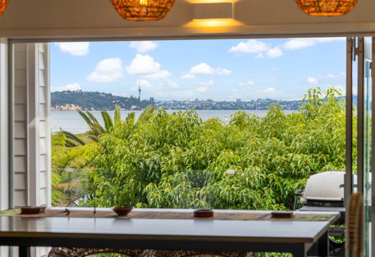 180 degrees sea views, 310m2 4 beds 3 baths house on 750m2 section, a high-stud, oversized rumpus room, a covered built-in spa, new solid weatherboard cladding, new double-glazed windows, and new CCC, 1 km to Hobsonville School, 29 Oakpark Place, West Harbour, Auckland