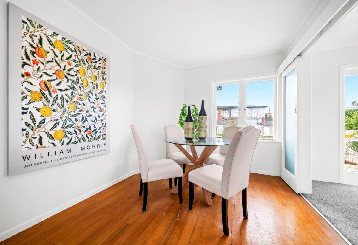 3 beds house with front yard, 0.6 km to Glendene School, 77 Farquhar Road, Glendene, Auckland