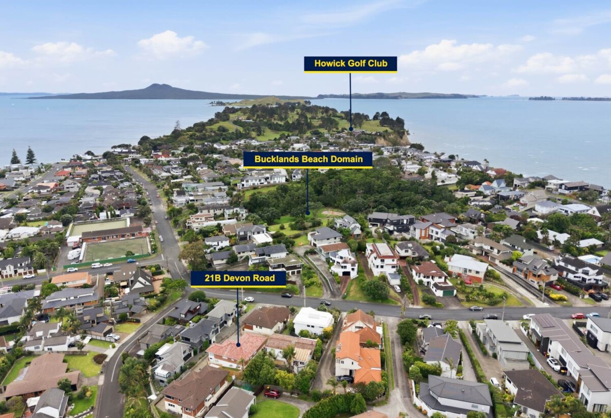 Macleans College and BBI schools zone, Brick and tile 3 beds 2 baths house, 150m2 floor area, a generous rumpus room downstairs, 0.4 km to Bucklands Beach Primary School, 21B Devon Road, Bucklands Beach, Auckland